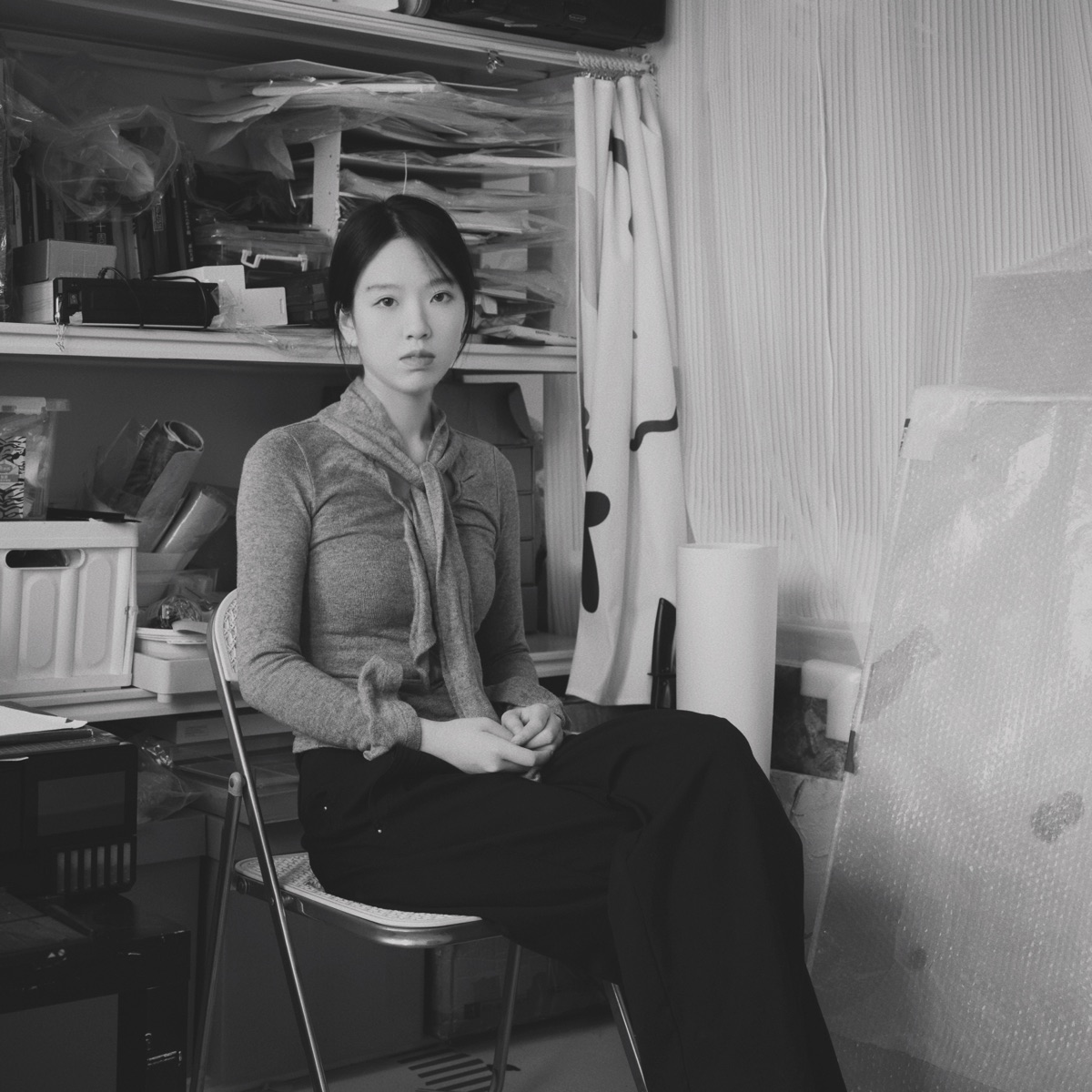 Portrait of Zhao Mengjia in her studio